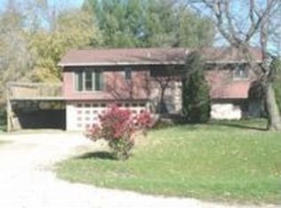182 Ryter Rd, Waterloo, IA 50703