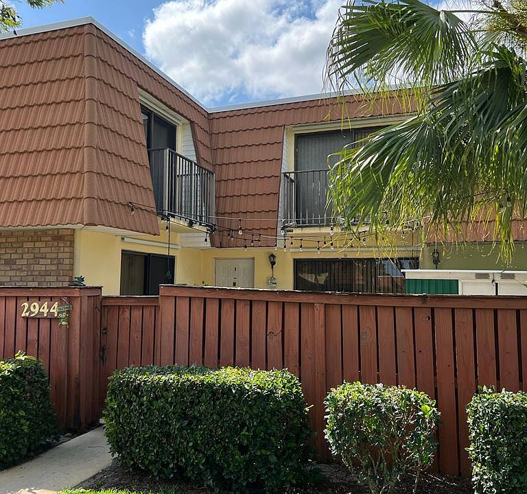 1st image of 2944 Waterford Dr S #2944