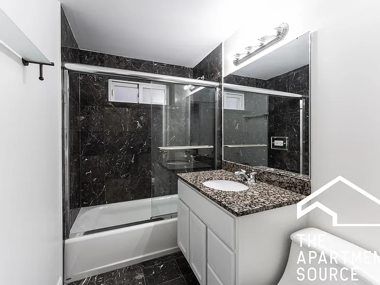 2522 N Artesian Ave — Photo 19