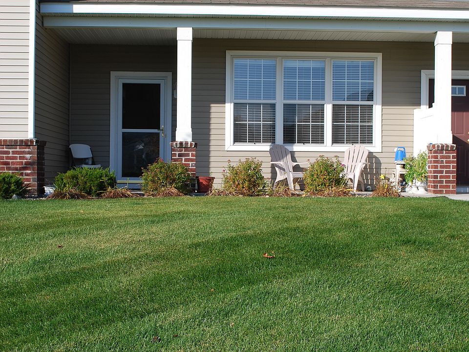 Front w/ Large Yard