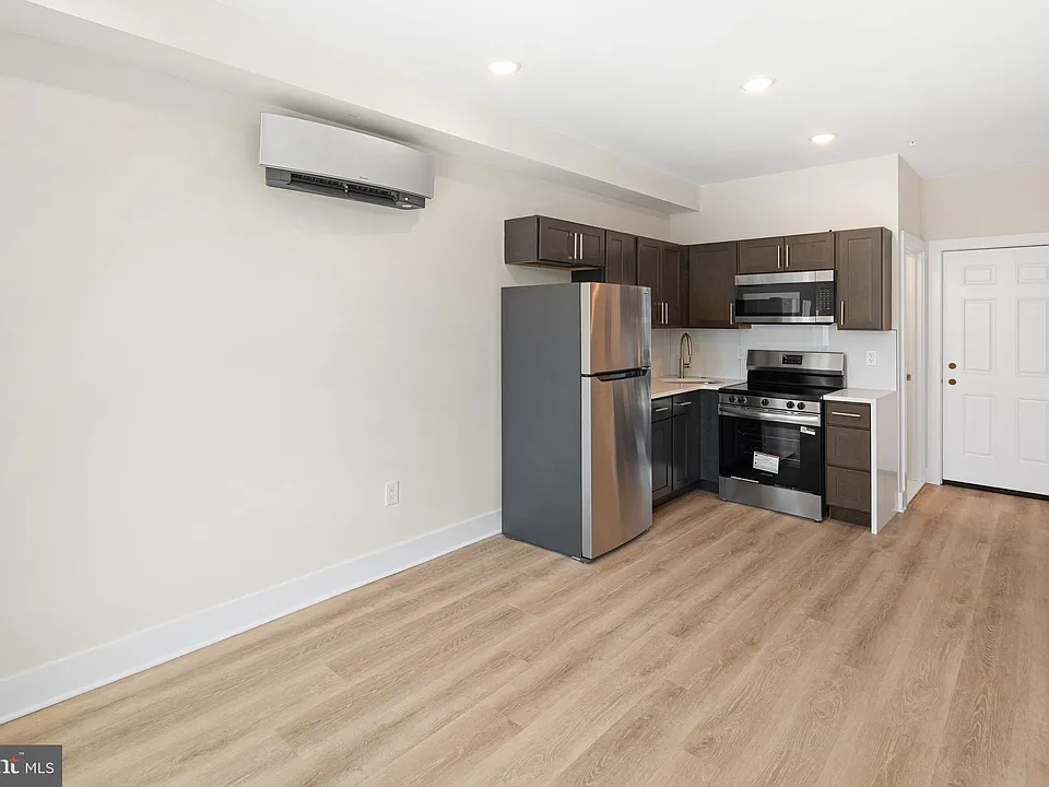 5217 Warren St #1/2-2