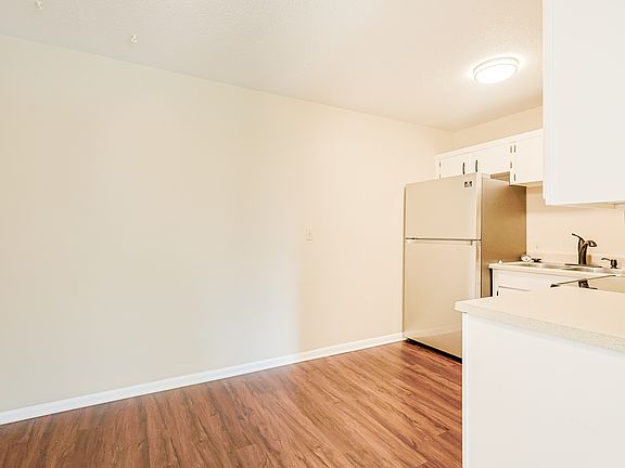3rd image of 2811 Pembroke Ln #C26