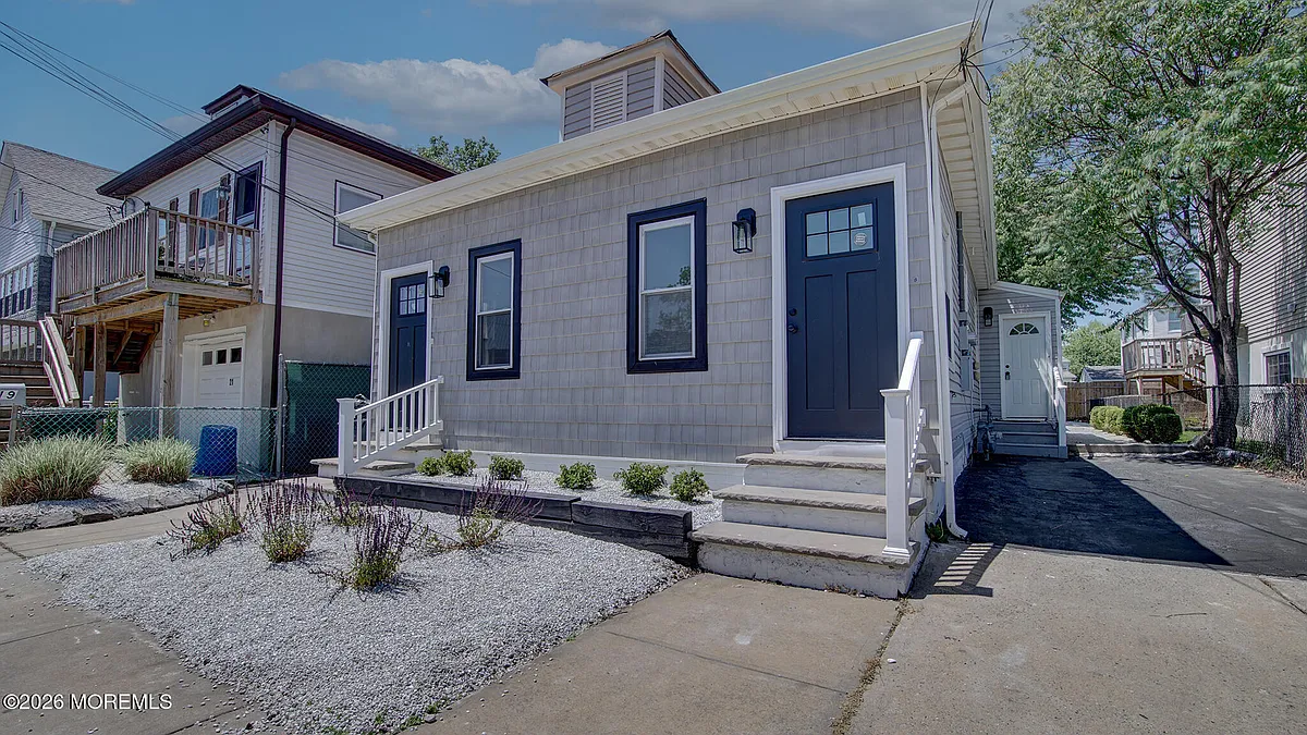 Building Photo - 19 Bayview Ave #A