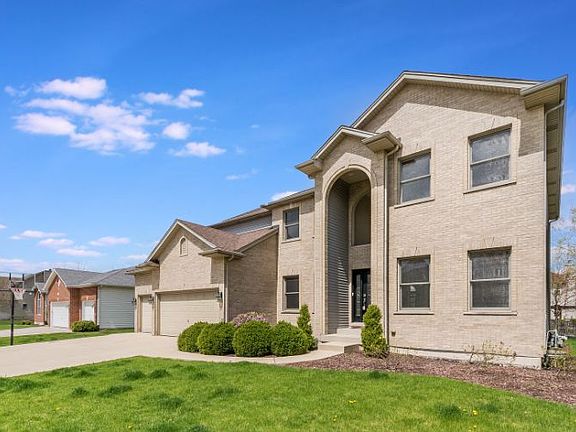 2nd image of 201 Amherst Cir