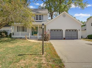 208 Loretta Ln, Godfrey, IL 62035