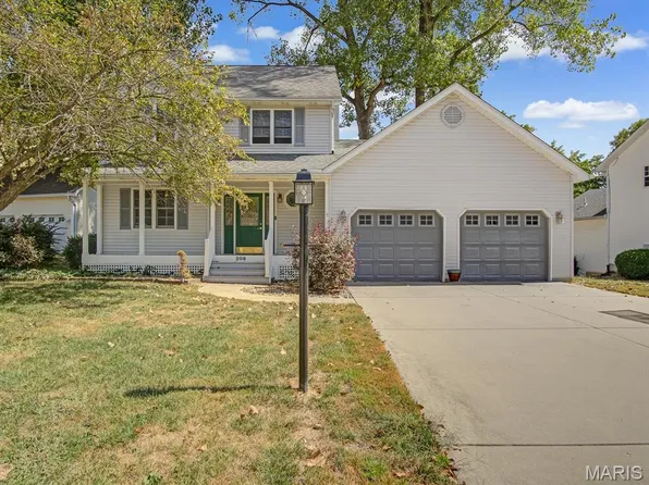 208 Loretta Ln, Godfrey, IL 62035