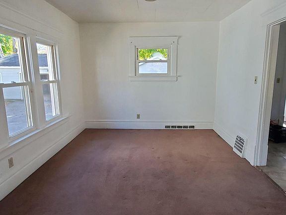 3rd image of 300 Cole Ave