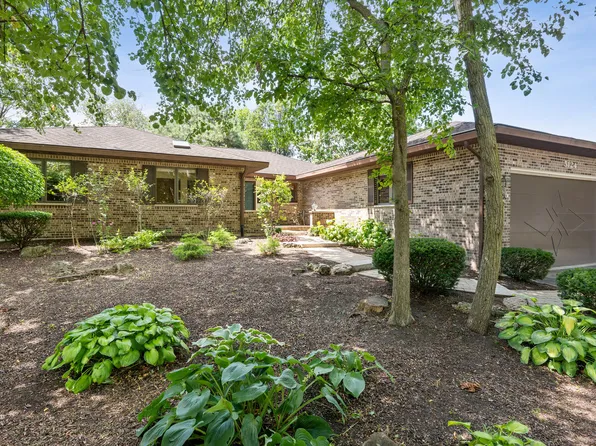 5124 Barnwall Ct, Lisle, IL 60532