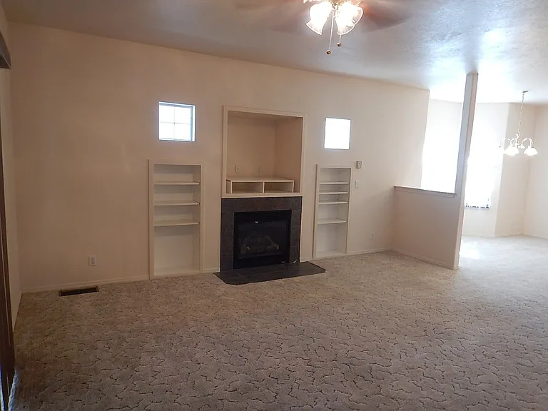 715 NE Fieldstone Ct — Photo 19