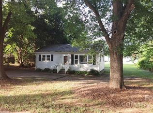 601 E John St, Matthews, NC 28105