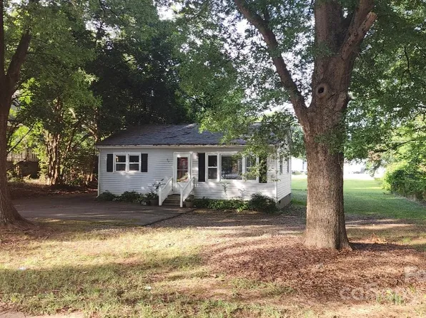 601 E John St, Matthews, NC 28105