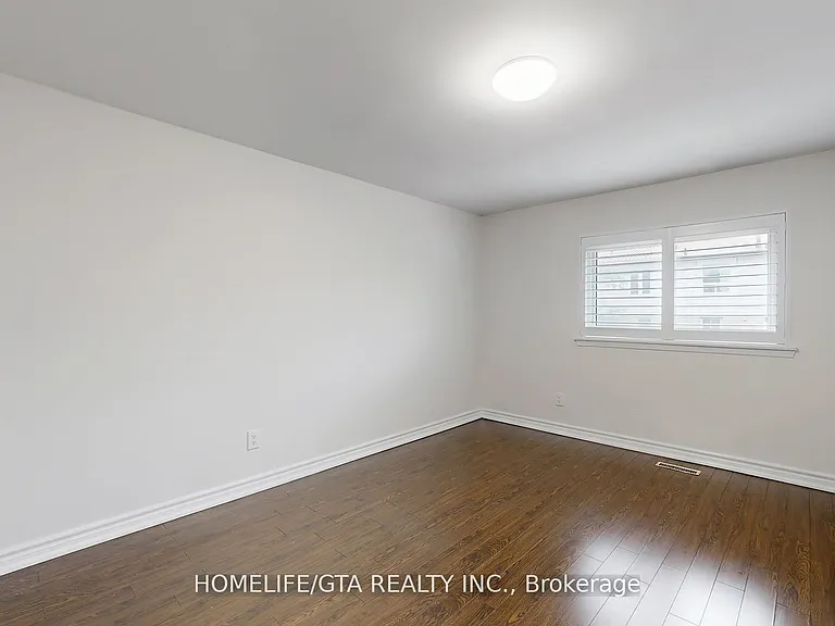 8 Whiteleas Ave — Photo 30