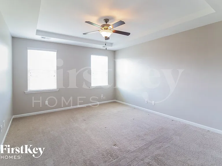 647 Redbud Ln — Photo 12