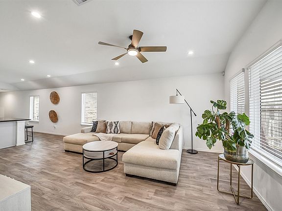 4th image of 24322 Elmwood Falls Drive