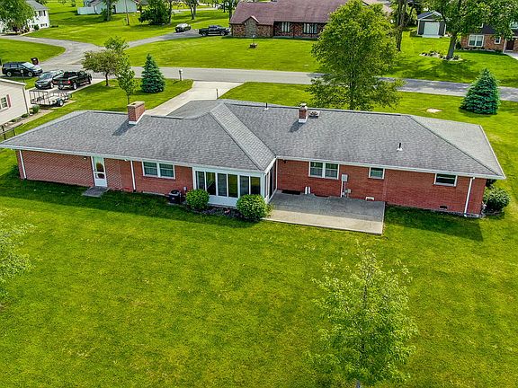 3rd image of 1460 Riverview Dr