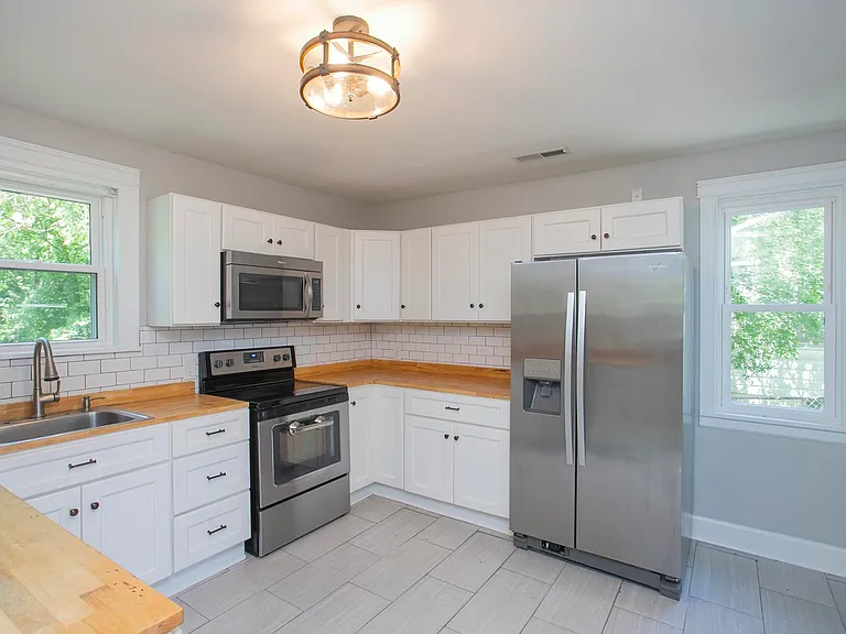 222 Emmitt Ave — Photo 4