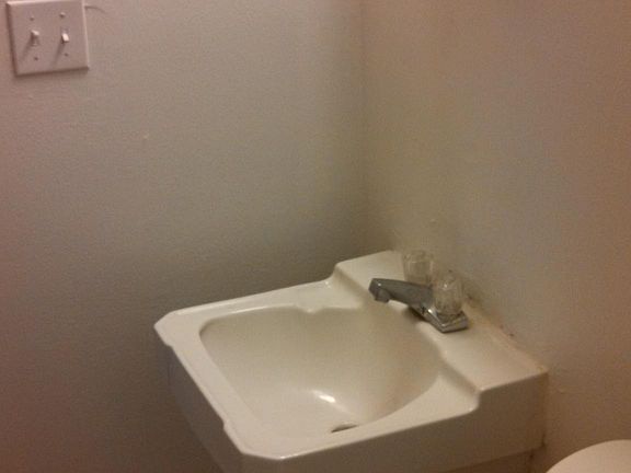 2nd image of 915 Southpark Dr #23