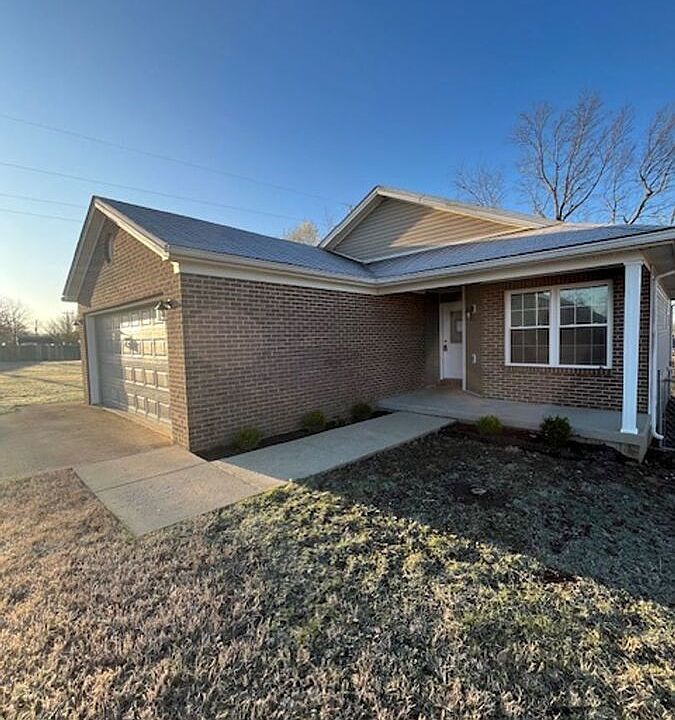 1st image of 808 Pinoak Dr
