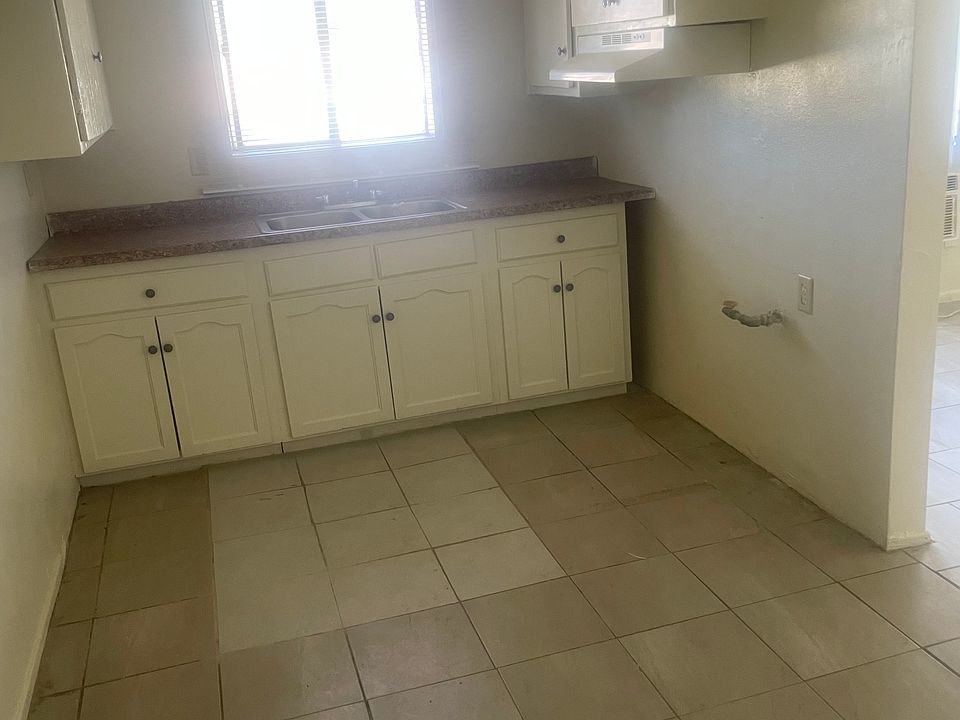 2nd image of 1267 N G St