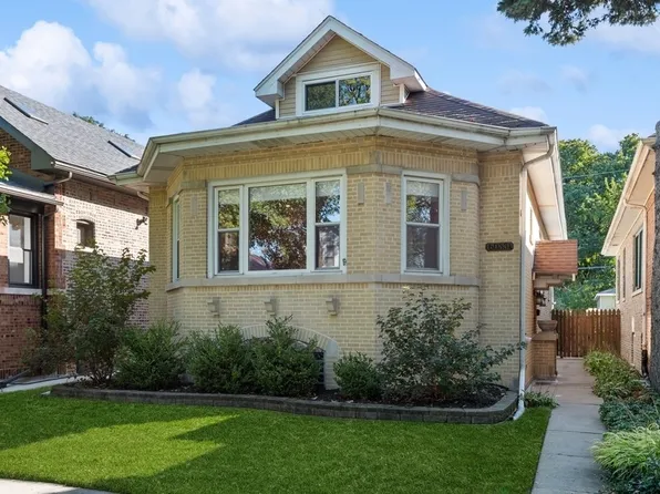 6033 N Maplewood Ave, Chicago, IL 60659
