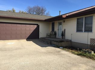 1670 Pine Ct, Dixon, IL 61021