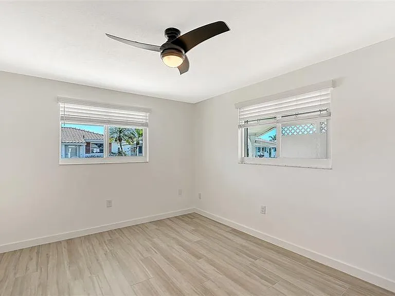 909 Spanish Dr N — Photo 32