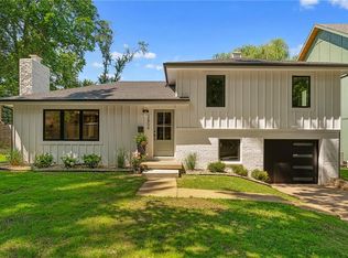 2806 W 48th St, Westwood, KS 66205