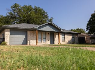 1424 W Torrey St, Granbury, TX 76048