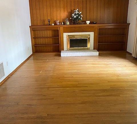 2nd image of 1619 Sandalwood Dr