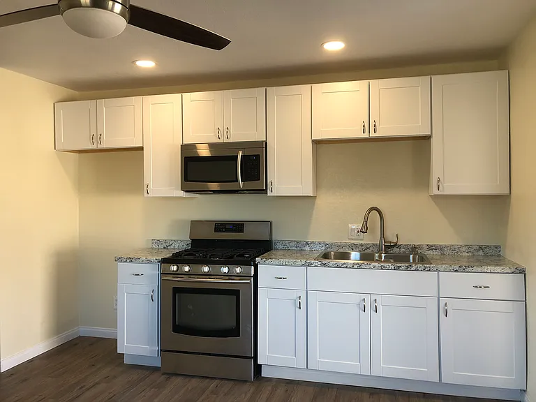 774 N Citrus Ave — Photo 4