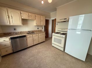 8 Hastings St FLOOR 2, West Roxbury, MA 02132