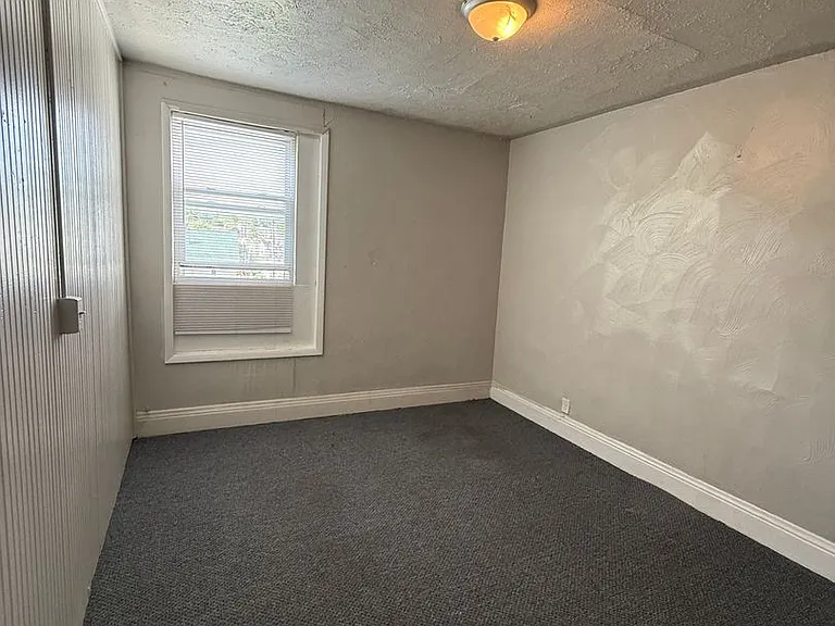 101 W Walnut St — Photo 13