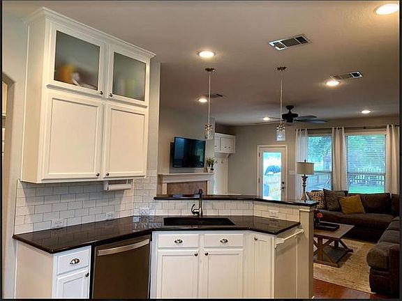 4th image of 546 Westbury Ln