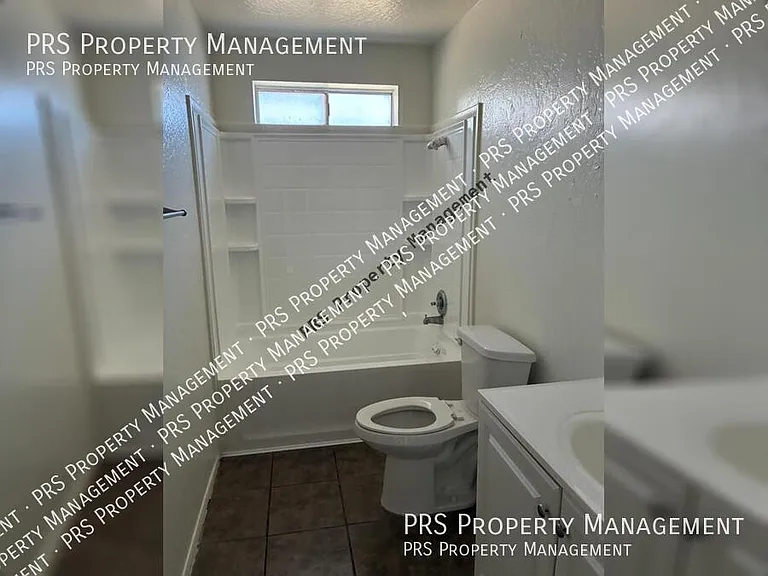 10641 N 15th Ave #B — Photo 12