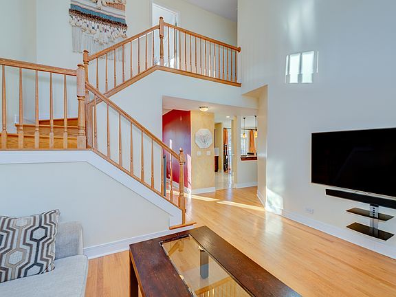 4th image of 72 N Southport Rd