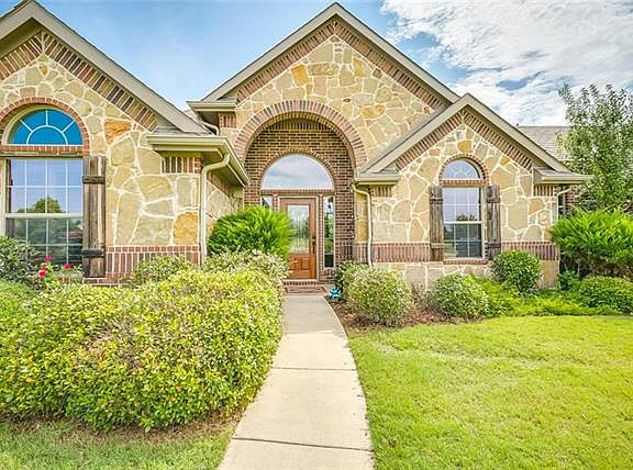 2nd image of 1001 Blue Bird Ct