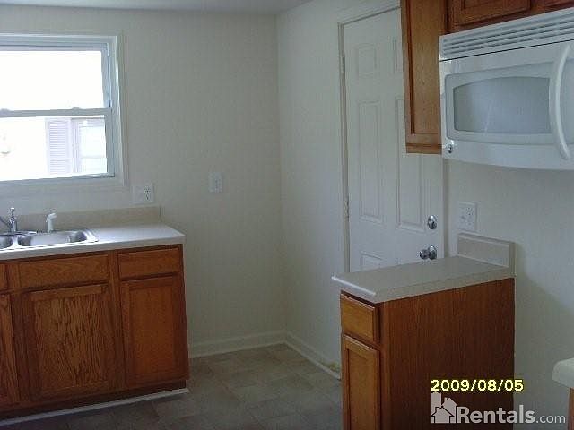 2nd image of 3007 Bradford St