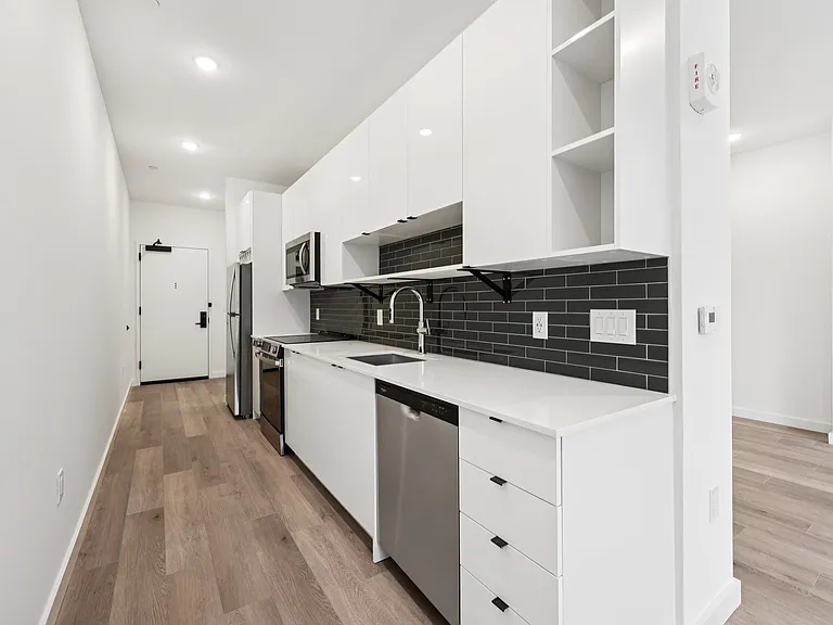 130 Monitor Street — Photo 13