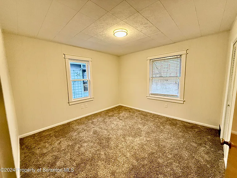 22 N Goodwin Ave — Photo 15