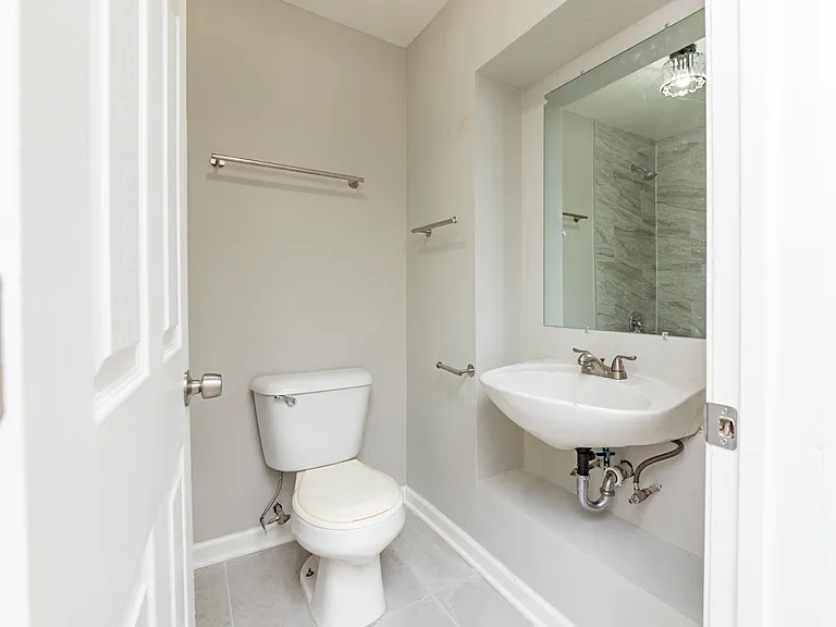 1022 W Fry St #1F — Photo 9