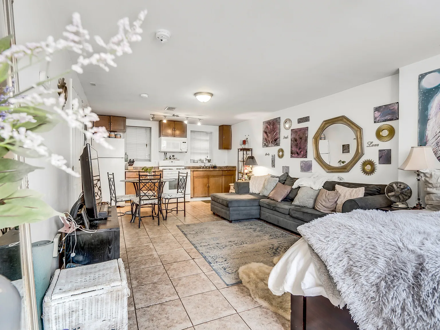 Studio, 850 sqft, $2,100 — Photo 4