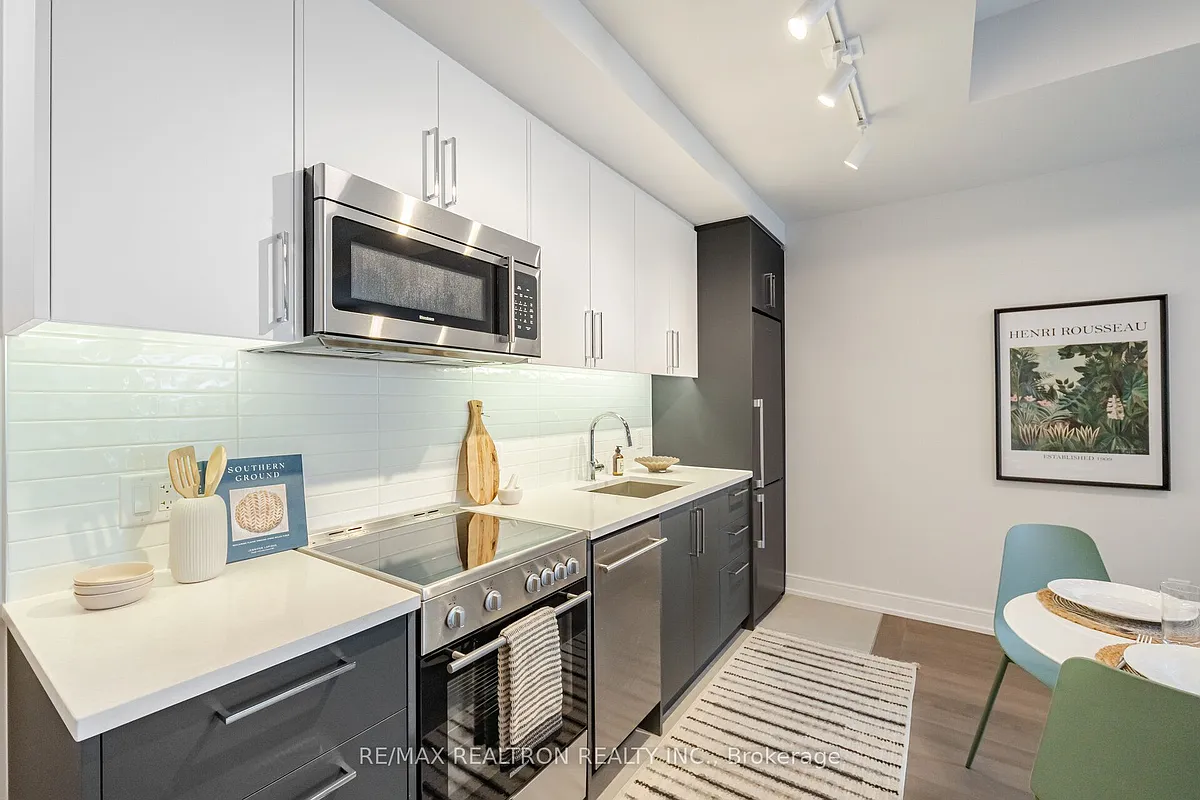 Building Photo - 664 Spadina Ave #711