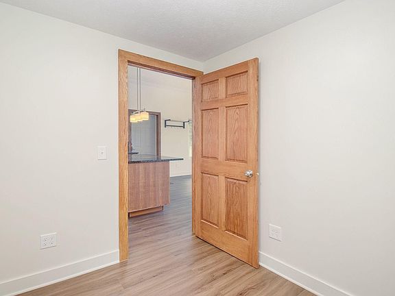 4th image of 3383 Northview Ln