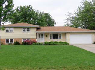 102 W Columbia St, Fairbury, IL 61739