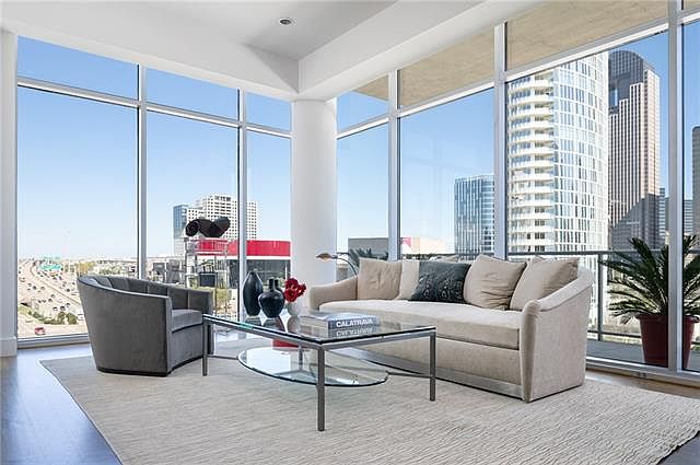 1st image of 2025 Woodall Rodgers Fwy Unit 41