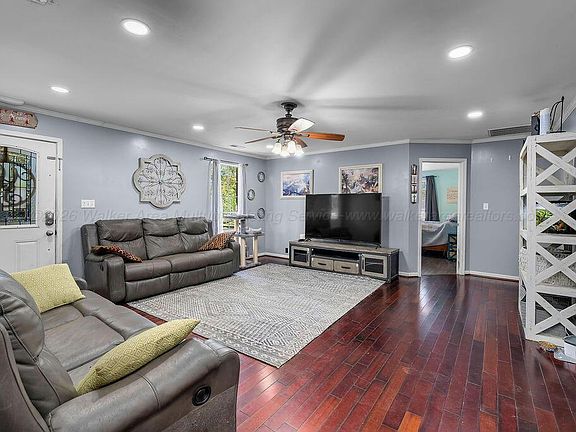 4th image of 957 Sullivan Rd