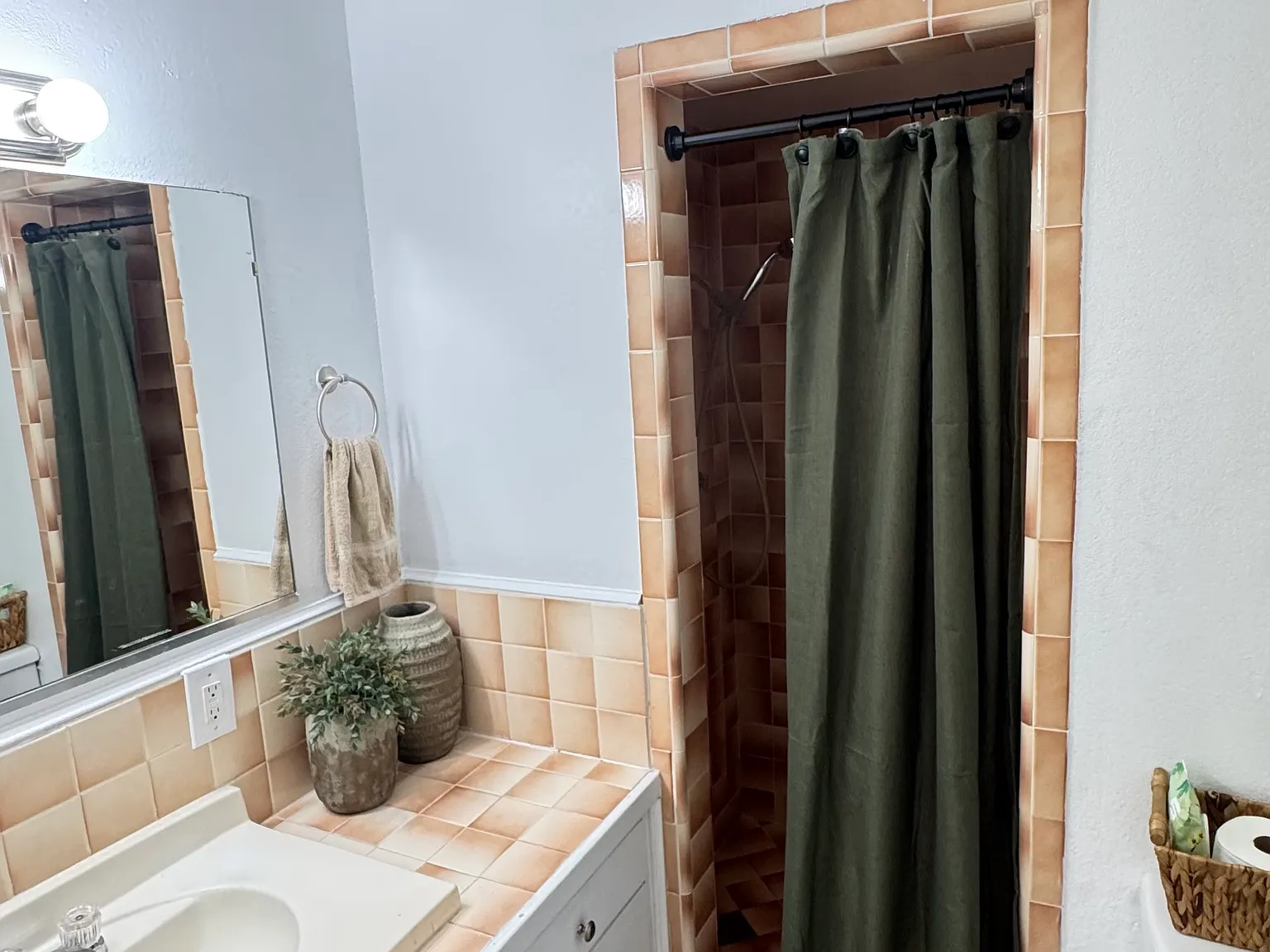 4 bed, 2022 sqft, $1,199 — Photo 4