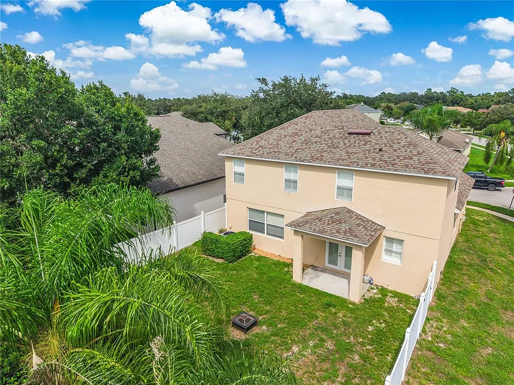 4 bed, 2.5 bath, 2439 sqft, $3,700 — Photo 2