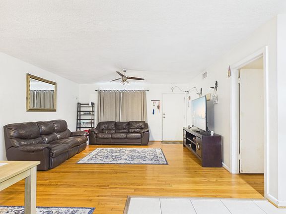2nd image of 113 W Riverwood Dr