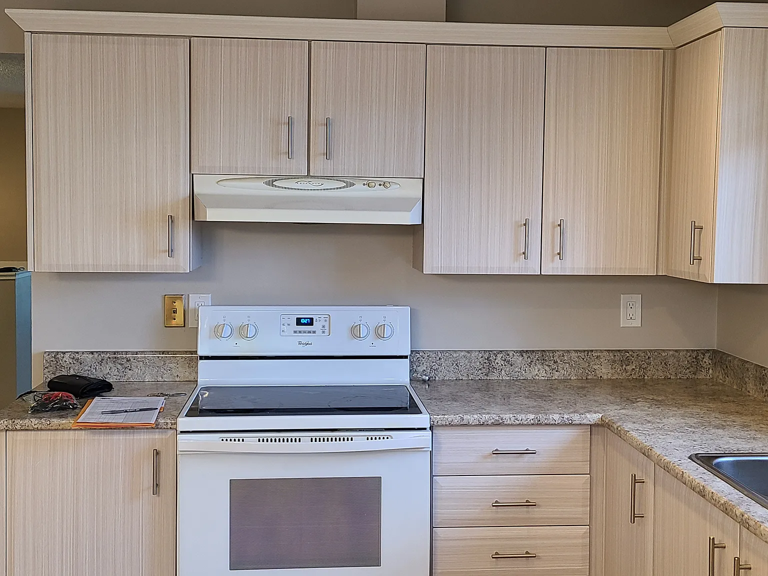 5 Bedroom 2 Bath Home in the Lovely Community of Beddington — Photo 3
